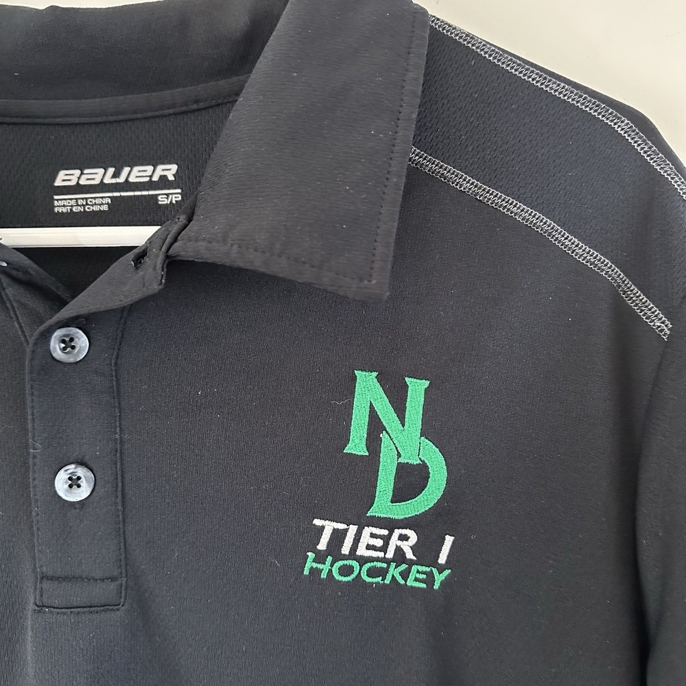 Men's UND Hawks Sioux Hockey Tier 1 Black Bauer Polo Small North Dakota Collar - Picture 3 of 10